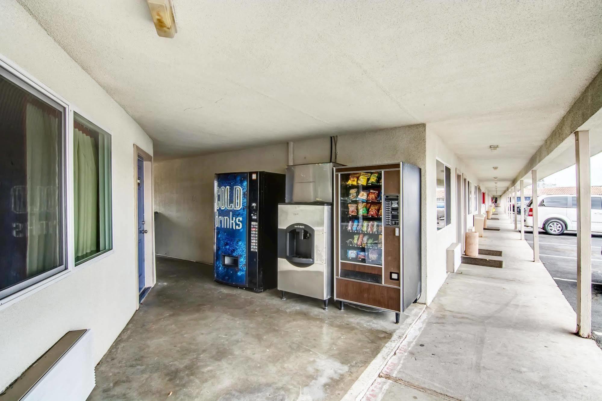Motel 6 Manteca Exterior foto
