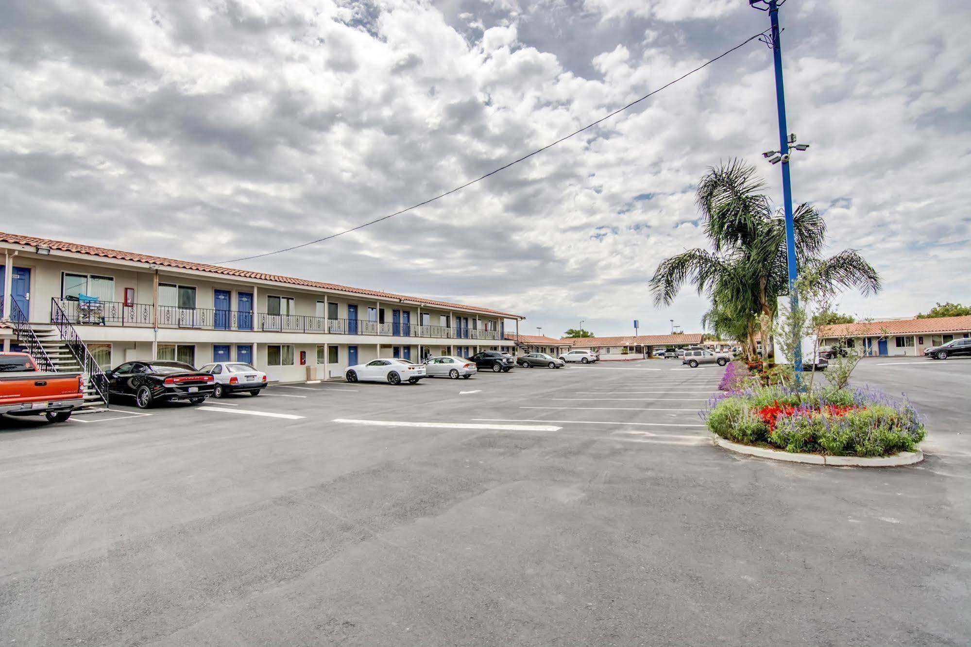 Motel 6 Manteca Exterior foto